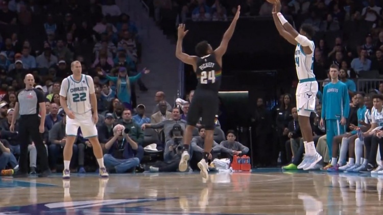 破荒！布兰登·米勒三分命中还造成犯规 加罚也有打成3+1