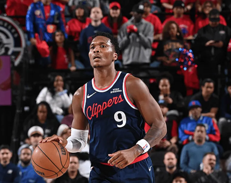 虎牙直播-上赛季被横扫！快船23分大胜步行者，结束面对步行者3连败